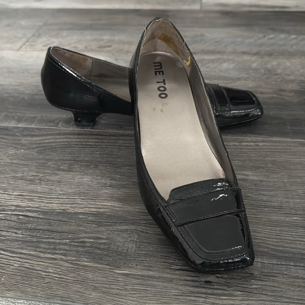 Me Too Kitten Heels Size 8.5 Black Patent Leather
EUC